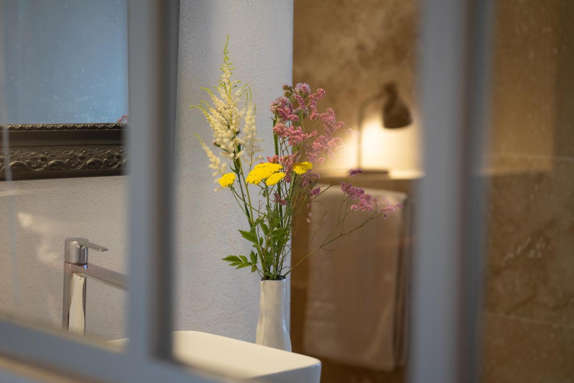 Les Canisses, Magnifique Appartement Avec Terrasse Au Coeur D'Uzès Екстериор снимка